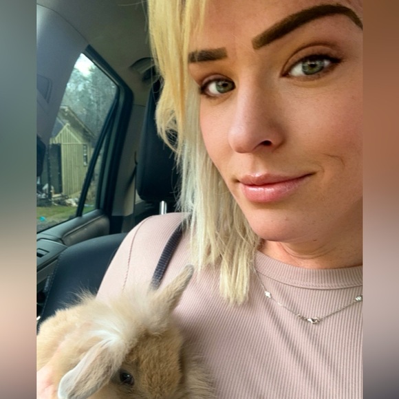 📣Meet your Posher, Natalie and her husband, Russell. 🌟 - Picture 5 of 11